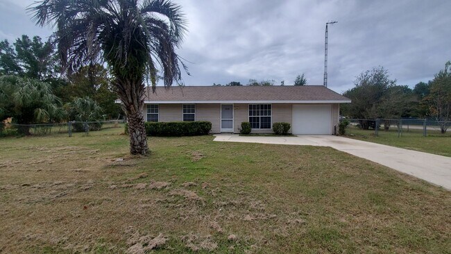 Building Photo - Welcome to this charming 3-bedroom, 1.5-bath home in Dunnellon, FL!
