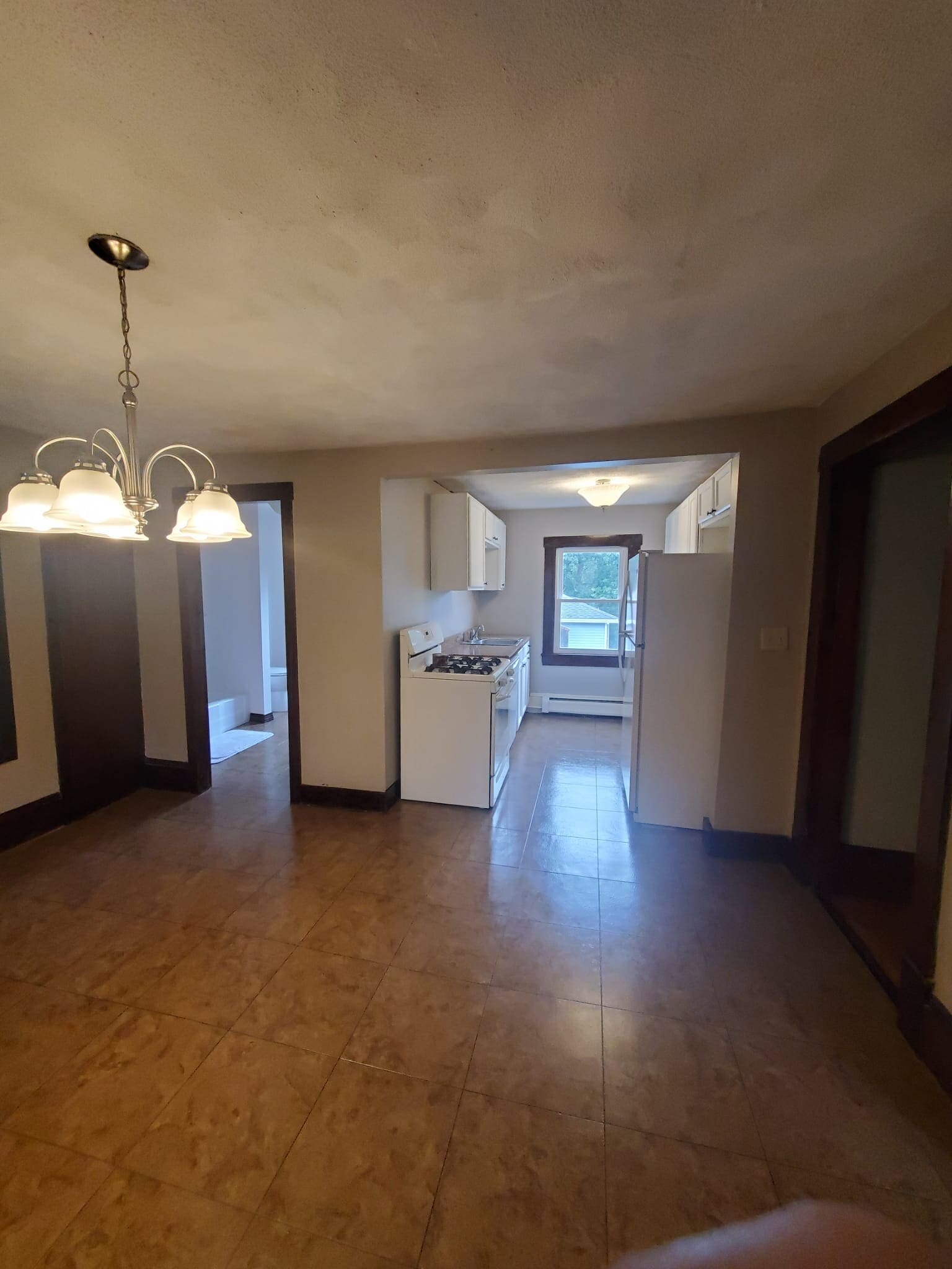 Kitchen - 201 W Meadow Rd