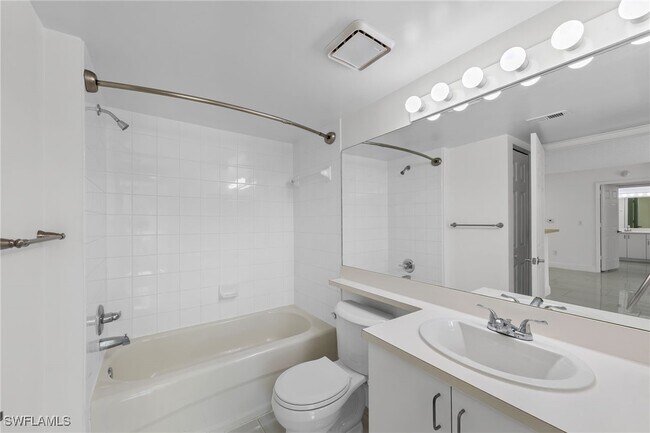 Building Photo - 1830 Florida Club Cir