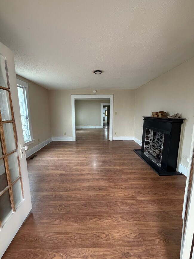 Building Photo - 2900 Dawson Ave SW