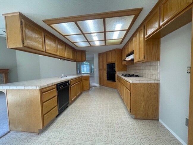Building Photo - Gorgeous single story Gold River home in C...