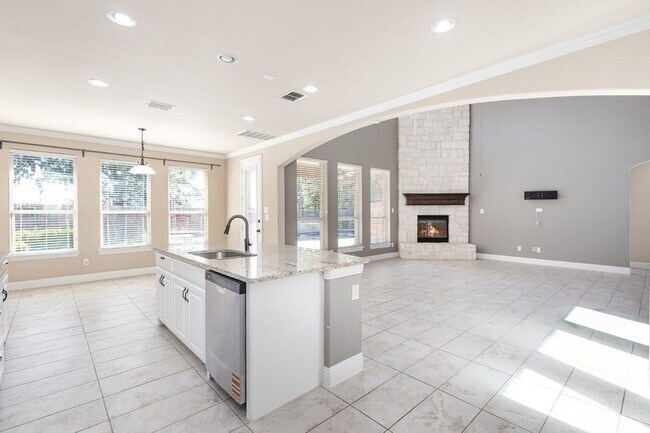 Building Photo - 14106 Summerwoods Ln