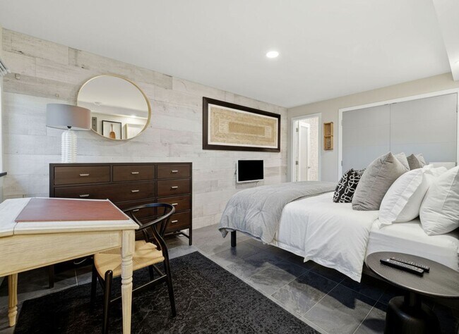 Building Photo - Luxury Furnished Rental in the Heart of Denver - Custom finishes meets undeniable style!