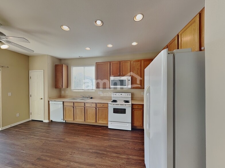 Building Photo - 15142 E 119th Ave