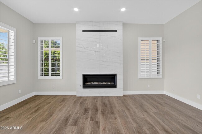 Building Photo - 10587 E Sheena Dr