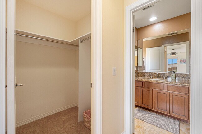 Building Photo - 52230 Desert Spoon Ct