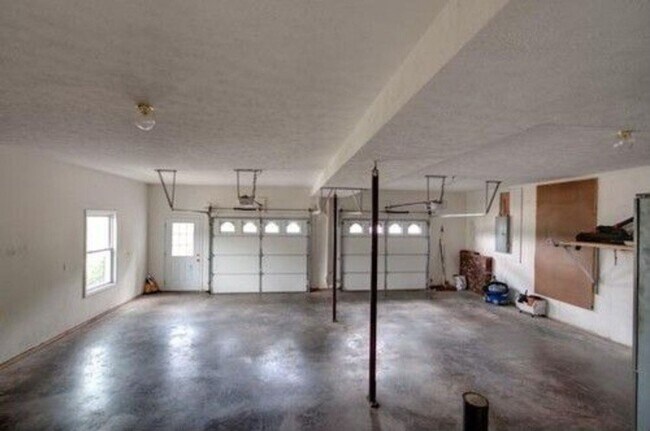 Building Photo - Brick Single Family Home in Battlefield Estates