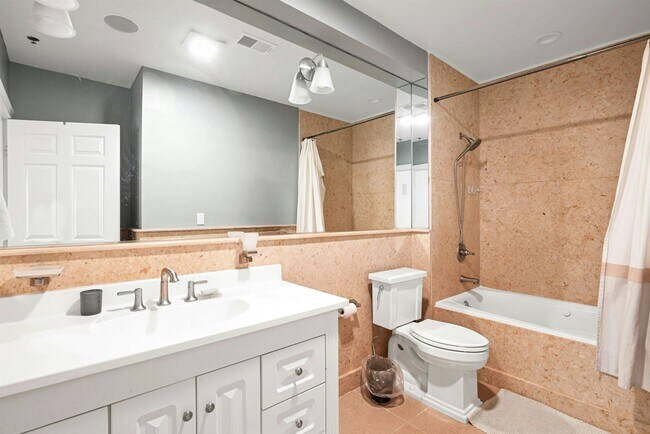 Building Photo - 64 Madison St