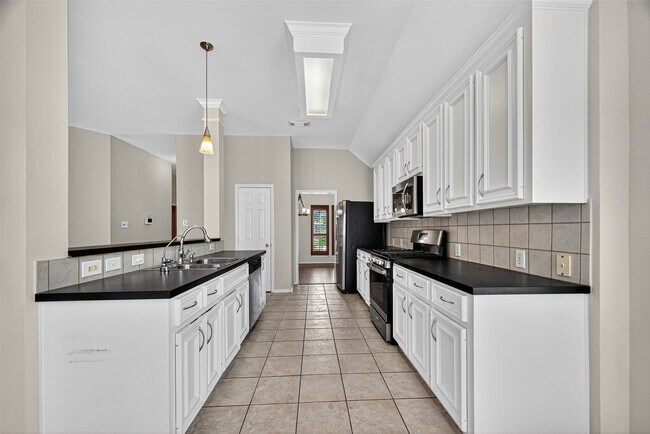 Building Photo - 3619 Parkshire Dr