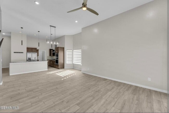 Building Photo - 13729 Lago Vista Ave