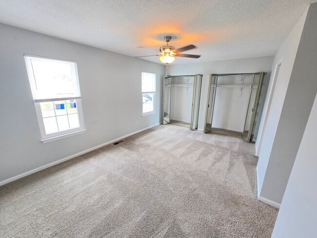 Building Photo - GORGEOUS TOWNHOME IN VIRGINIA BEACH