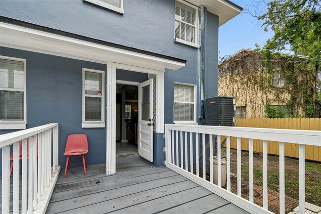 Building Photo - 601 Swann Dr