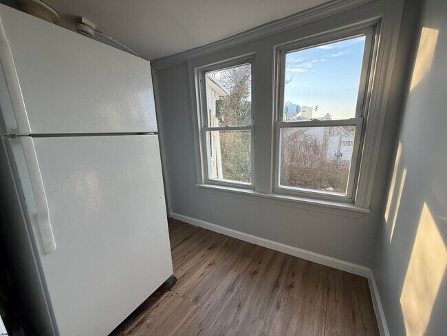 Building Photo - 821 Baltic Ave