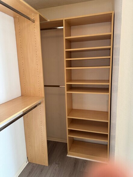 Building Photo - 37413 Norwich Dr