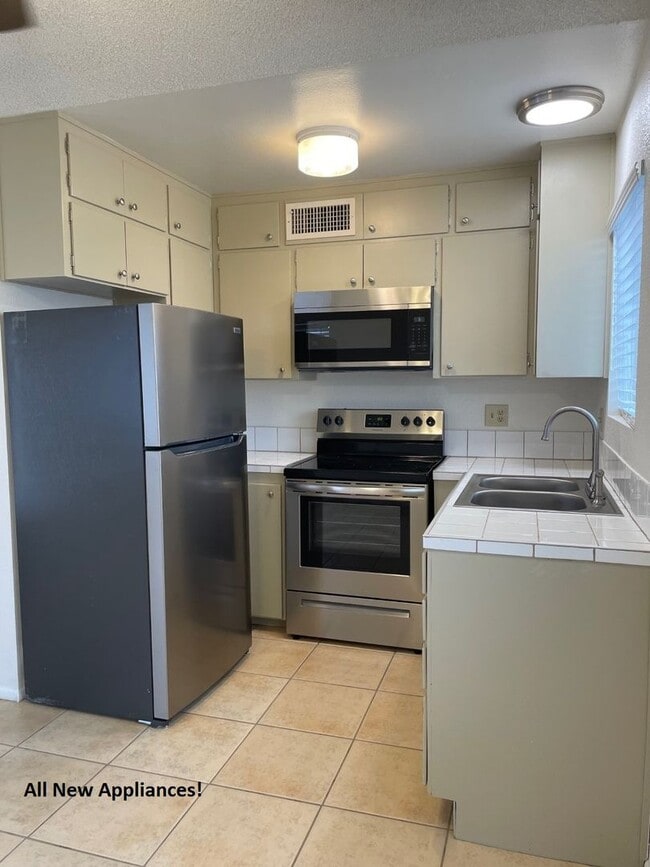 Building Photo - KIOW2332