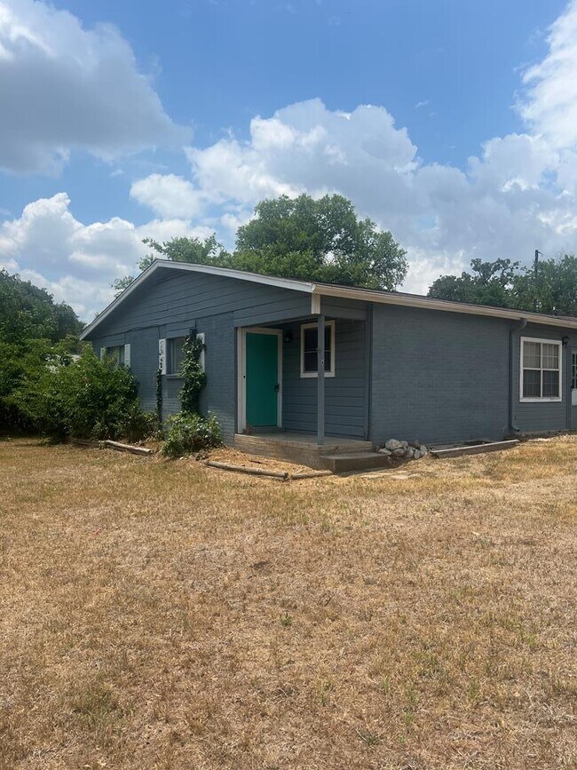 Building Photo - 100 Hilltop Dr