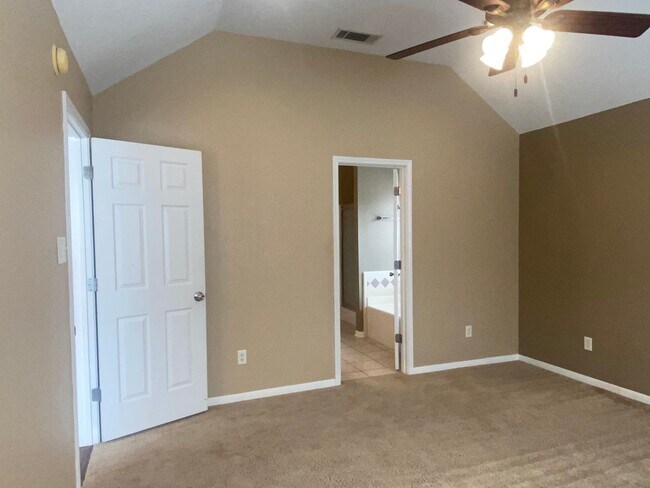 Building Photo - 4 BEDROOM BELTON ISD