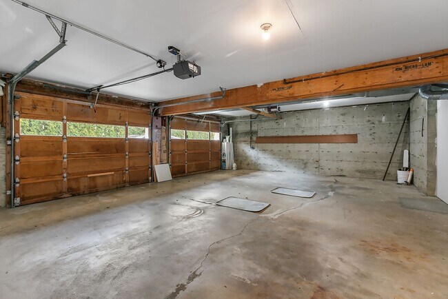 Building Photo - Normandy Park House: Picturesque Views, Sp...