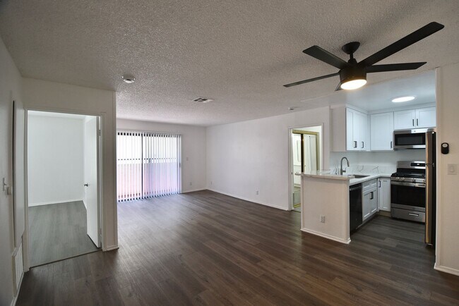 Interior Photo - 7032
