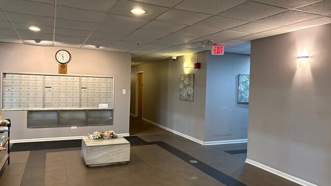 Building Photo - 9001 Golf Rd