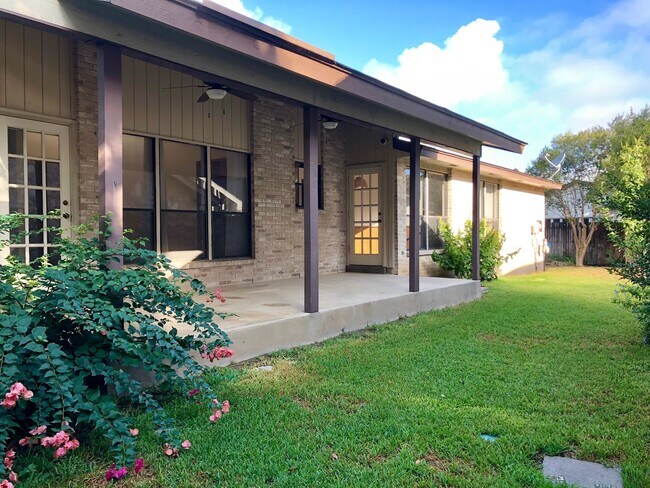 Building Photo - 4305 Center Oak Wds