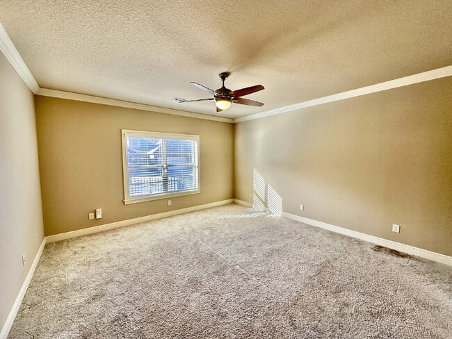 Building Photo - 6613 W Valley View Rd