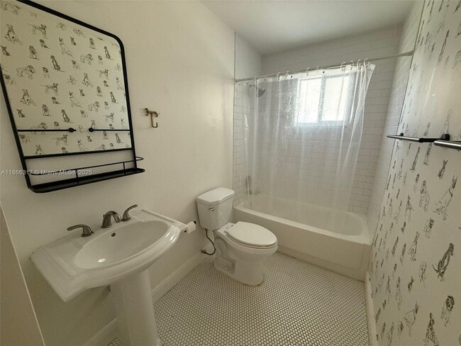 Building Photo - 407 Riverside Dr