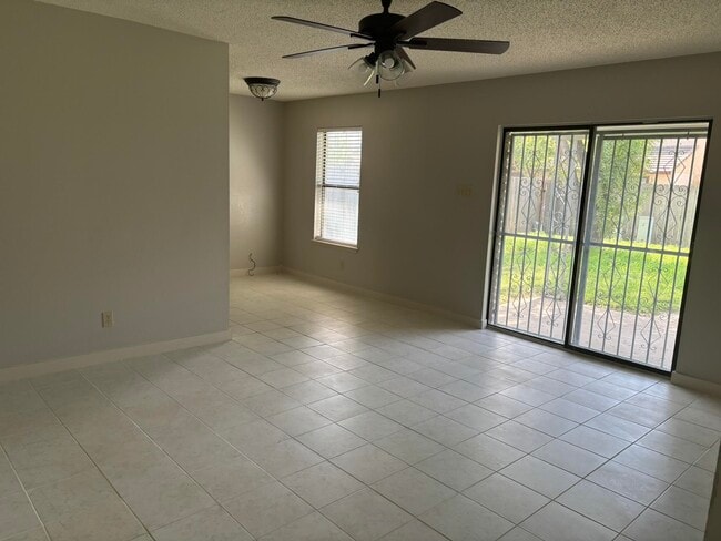 Building Photo - 213 S Dakota St