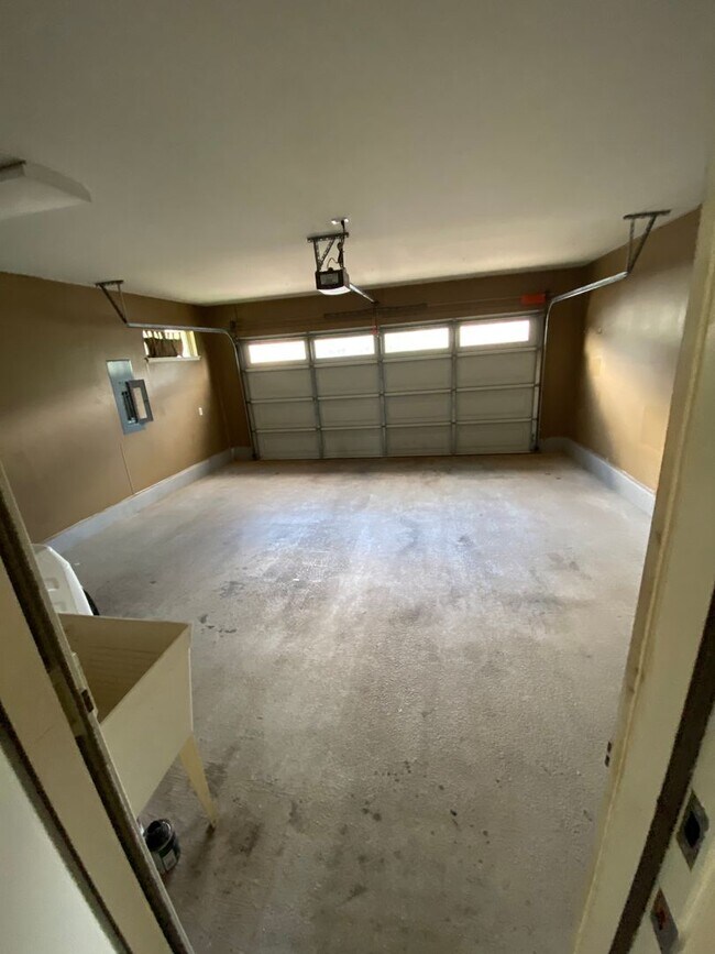 Building Photo - 92-1481 Punawainui St.