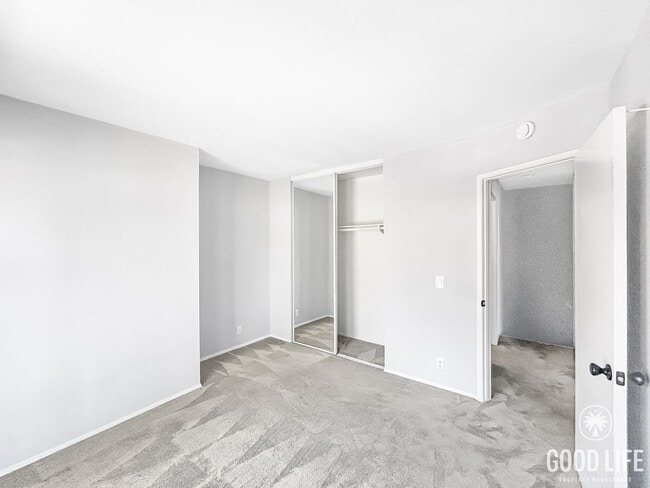 Building Photo - Stunning 2BD/2.5BA W/ In-Unit Laundry and ...