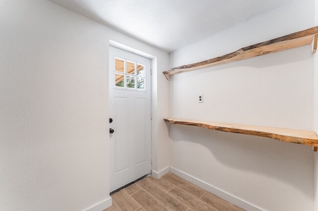 Building Photo - Newly Updated- Ready for you!