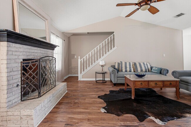Building Photo - 855 Mande Ct