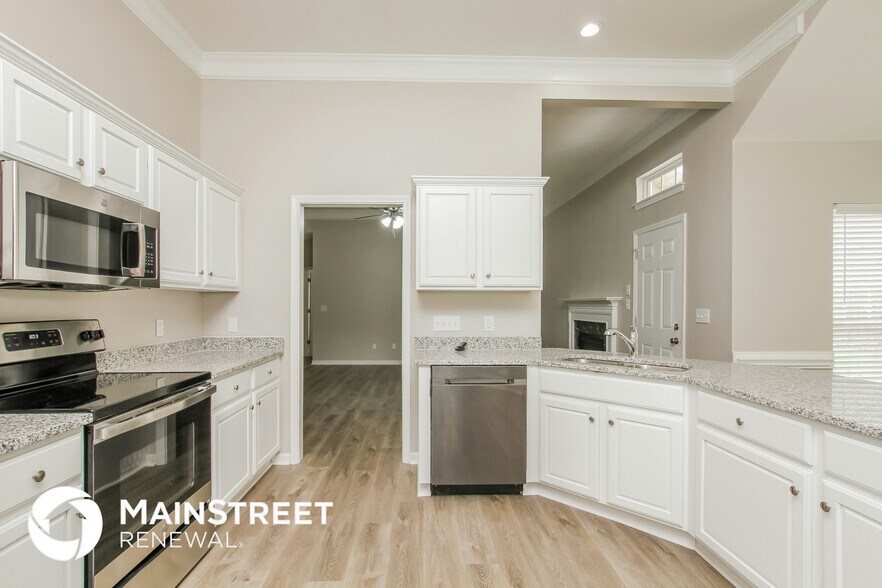 Building Photo - 7895 Sedgebrook Dr E