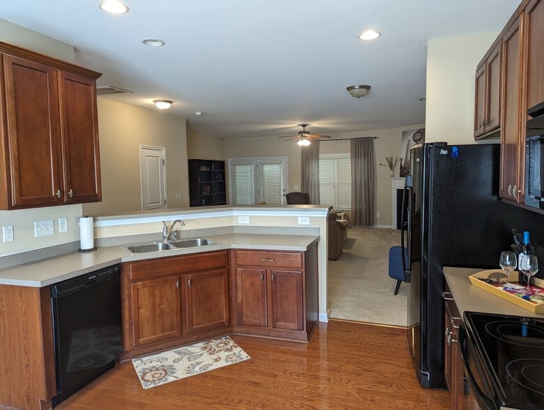 Building Photo - 705 Keystone Park Dr