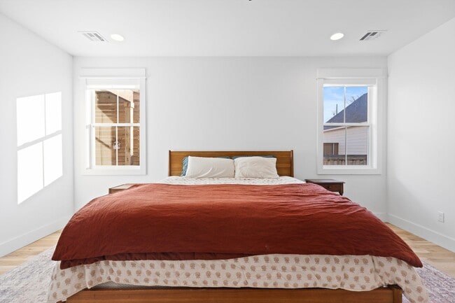 Building Photo - Luxury Rental in the Heart of the Rose District