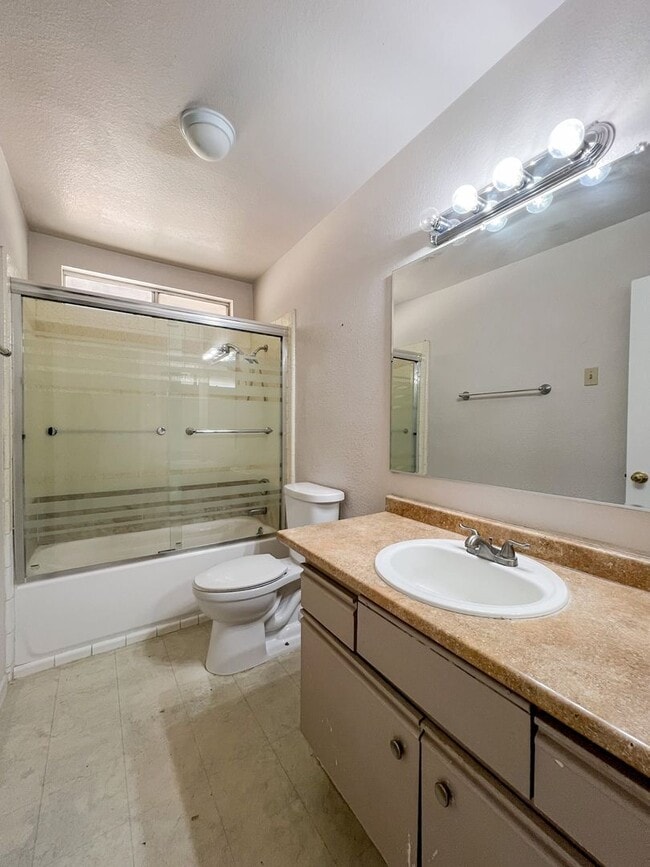 Building Photo - Yucca Valley Home near Yucca Elementary