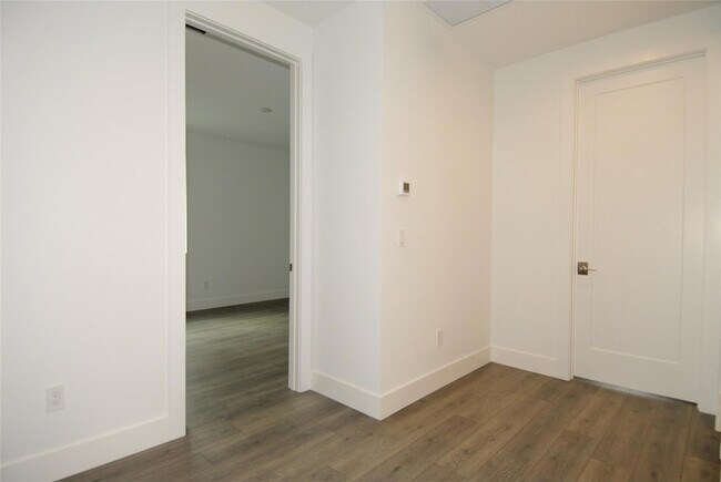 Building Photo - 1421 SW 23rd Ct