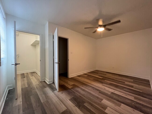 Building Photo - 930 Helios Ave