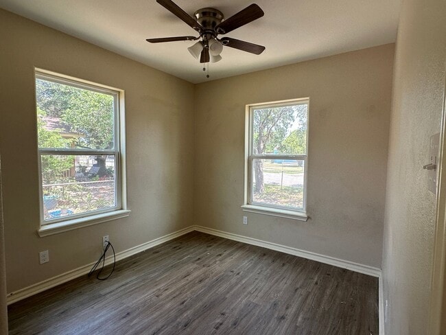 Building Photo - Ready for move in