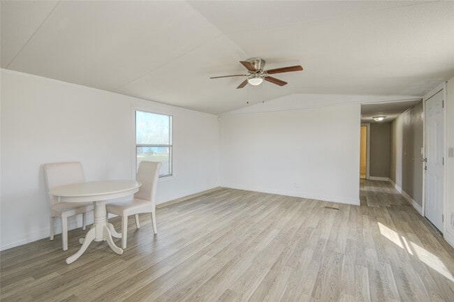 Building Photo - 614 Rd 5707