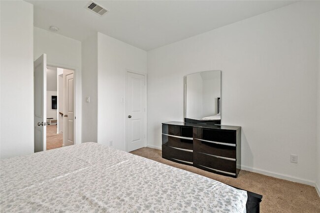 Building Photo - 14010 Hartford Heights Wy