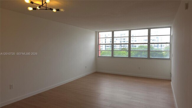 Building Photo - 1351 NE Miami Gardens Dr
