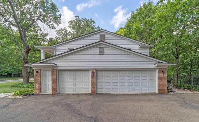 Building Photo - 34150 Hunters Row
