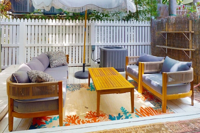 Building Photo - 1011 Howe St