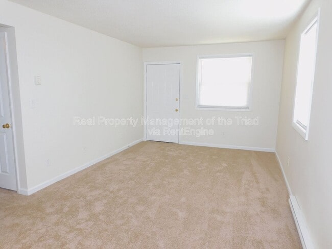 Building Photo - 2300 Willow Rd