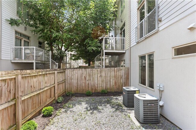 Building Photo - 1385 Stirling Cir NW