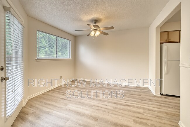 Building Photo - 3713 S Gekeler Ln