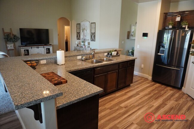 Building Photo - Immaculate Home in Wasco!