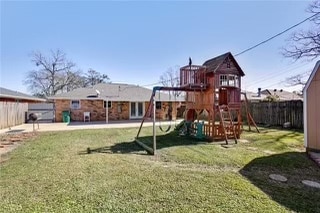 Building Photo - 2228 Potomac Dr