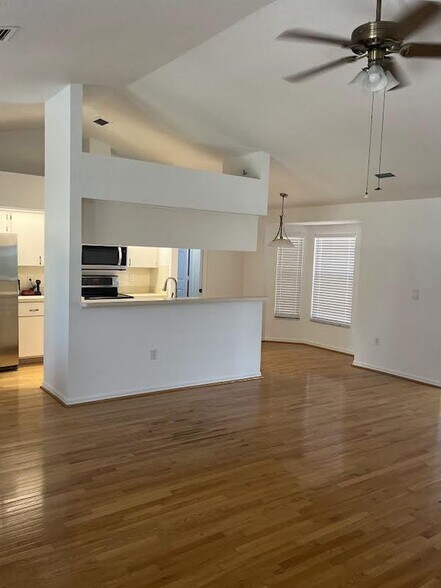 Building Photo - 4322 Dewberry St